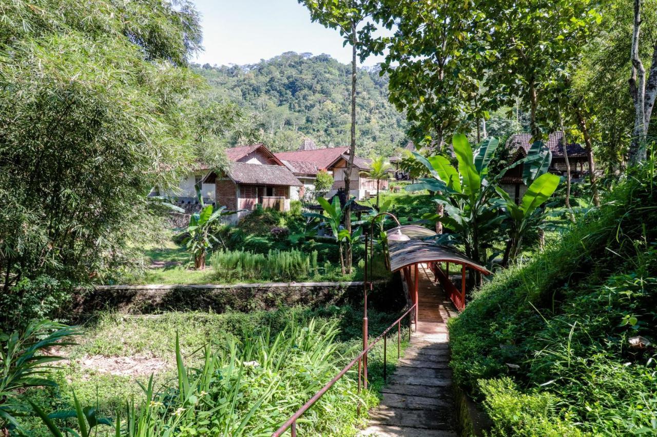 Hotel Balkondes Kenalan à Magelang Extérieur photo